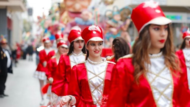 Απόκριες 2023 - Πάτρα: Live η μεγάλη καρναβαλική παρέλαση - &quot;Βούλιαξε&quot; από κόσμο η αχαϊκή πρωτεύουσα