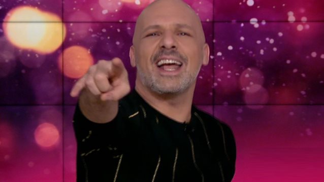 Νίκος Μουτσινάς: Κι όμως το έκανε! Προκάλεσε την Elen DeGeneres να χορέψει το «Αμάρτησε»