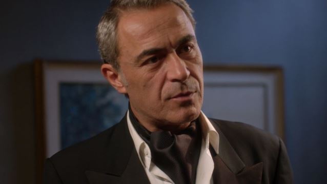 Θανάσης Κουρλαμπάς: &quot;Δεν μπορεί να ανεβαίνει ο οποιοσδήποτε πάνω στη σκηνή&quot;