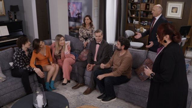 Το σόι σου | Ο Μένιος ανακοινώνει ότι βρήκε τη γυναίκα της ζωής του!