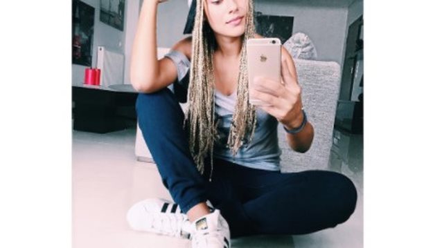 Λάουρα Νάργες: Έβγαλε τα ράστα και έκανε νέο piercing: Δες το νέο της look