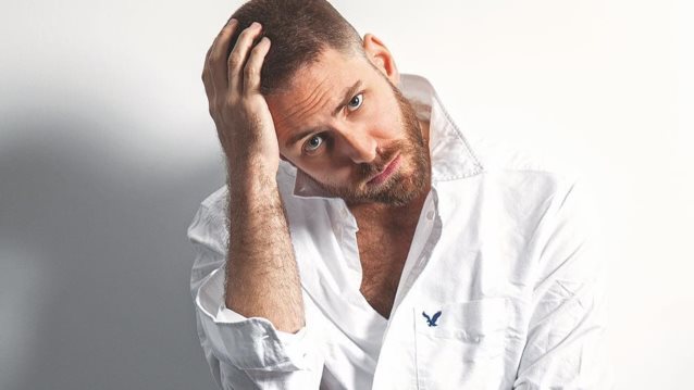 Τζέισον Αντιγόνη: «Mε πιέζουν να πάω στο GNTM και το Big Brother»