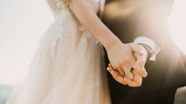 Επεισόδια σε γάμο στον Πύργο: Ο γαμπρός χαστούκισε τη νύφη όταν του πάτησε το πόδι στην εκκλησία