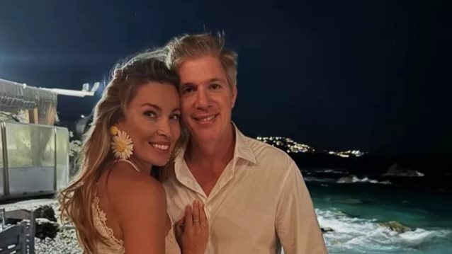 Μαριέττα Χρουσαλά | Χέρι-χέρι με τον Λέοντα Πατίτσα στα σοκάκια της Μυκόνου