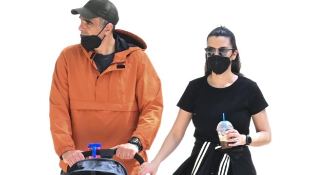 Νικολέττα Ράλλη &amp; Μιχάλης Ανδρούτσος: Βόλτα για τρεις με την κορούλα τους!