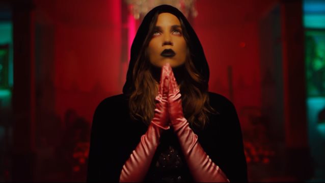 Κατερίνα Στικούδη: Η απάντηση για το «Ενθάδε Κείται»: «Είναι ένας ρόλος»