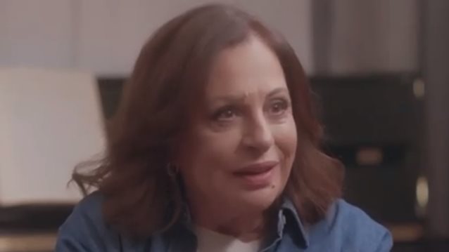 Χάρις Αλεξίου: "Κι εγώ δεν ήθελα να πεθάνω, ακόμα και όταν διαγνώστηκε ο καρκίνος μου, είπα τι είναι αυτό τώρα;"