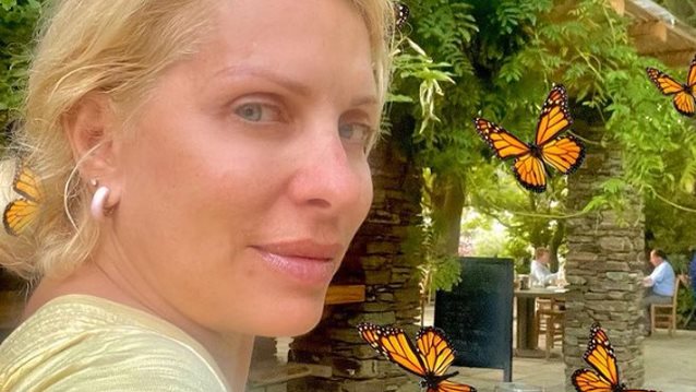 Η Ελένη Μενεγάκη ποζάρει μετά από καιρό με τον Μάκη Παντζόπουλο χωρίς ίχνος μακιγιάζ &amp; στάζει... μέλι!