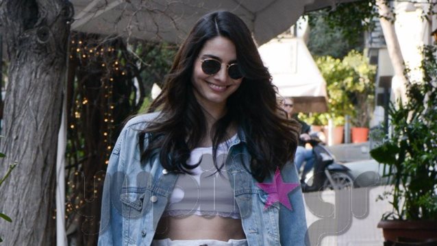 Ηλιάνα Παπαγεωργίου: Βόλτα στο Κολωνάκι παρέα με συνοδό! Όλες οι φωτογραφίες