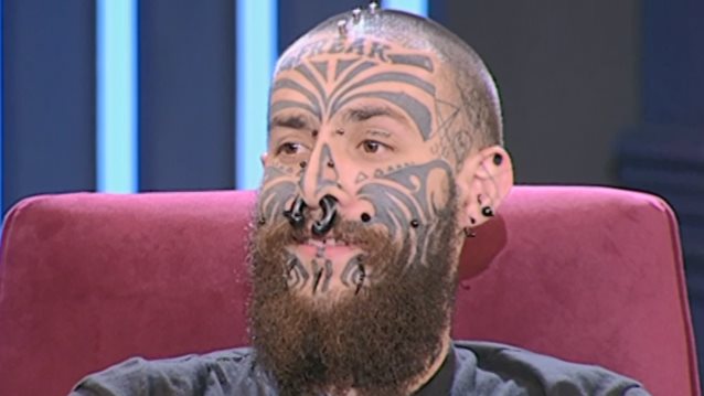Γιώργος Κοσμετάτος: Η ιστορία του ανθρώπου με τα 100 τατουάζ, τη διχαλωτή γλώσσα και τα αμέτρητα piercing που σόκαρε τη Μελέτη