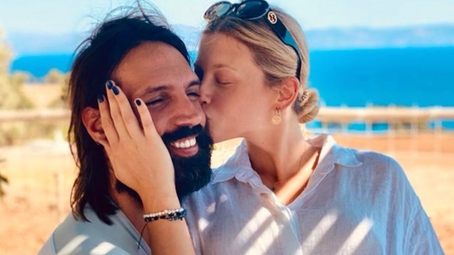 Η Κωνσταντίνα Κομμάτα αποκαλύπτει τον λόγο που δεν έχουν παντρευτεί ακόμα με τον Γιώργο Σαμαρά