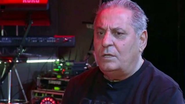 Ζαφείρης Μελάς: &quot;Τα σημερινά παιδιά δεν σέβονται καθόλου. Εμείς στο παρελθόν, όταν περνούσαν οι μεγάλοι καλλιτέχνες από μπροστά μας, σηκωνόμασταν όρθιοι&quot;