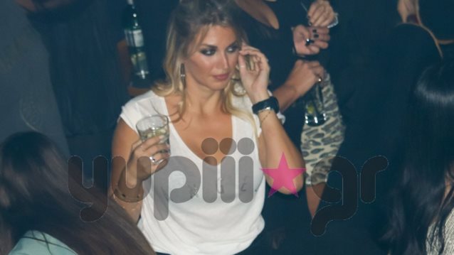 Κωνσταντίνα Σπυροπούλου: Νυχτερινή έξοδος με τις φίλες της
