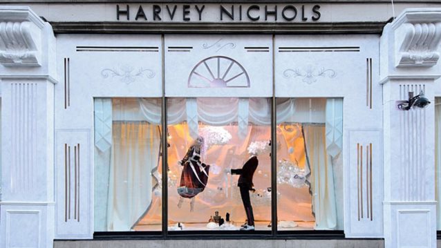 Harvey Nichols: Αυτές είναι οι πιο εντυπωσιακές γιορτινές βιτρίνες που έχεις δει