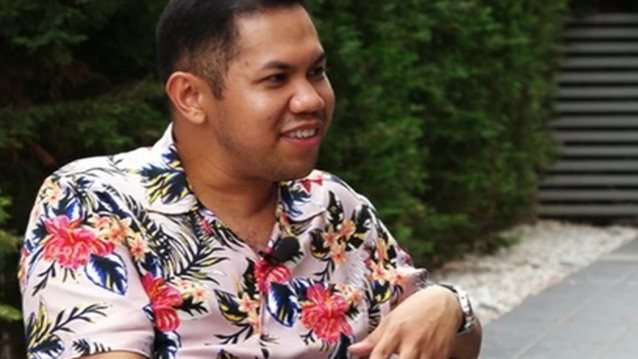 Τζον Λεφί Ριάνο: «Πέθανε ο μπαμπάς μου και εγώ ήμουν στο αεροδρόμιο. Δεν τον πρόλαβα»