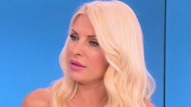 Ελένη Μενεγάκη για τη Χριστίνα Μπόμπα: &quot;Εγώ απλά διαγράφω τέτοια σχόλια, διακριτικά και μαζεμένα&quot;