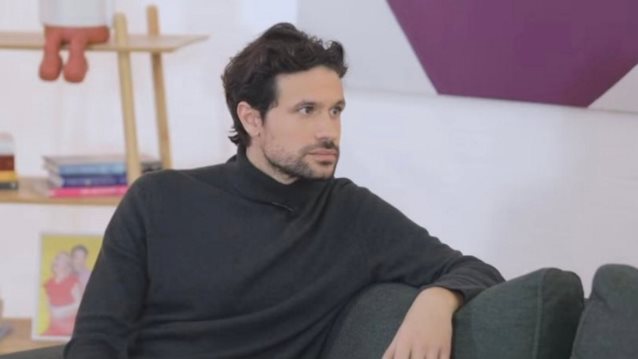 Ορφέας Αυγουστίδης: &quot;Δεν αντέχω που δεν μπορώ να απαντήσω χωρίς να σκεφτώ τις λέξεις που πρέπει να χρησιμοποιήσω&quot;