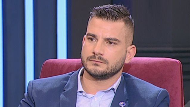 Μιχάλης Λώλης: Η ιστορία πίσω από τη φωτογραφία με το gay φιλί που έγινε viral, τα ομοφοβικά σχόλια &amp; η επιθυμία να γίνει πατέρας