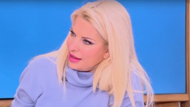 Ελένη Μενεγάκη: Η κόρη μου ρώτησε τον πατέρα της "Δεν με έφερε ο πελαργός; Με τη μαμά κάνατε...;"