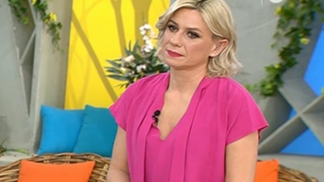 Κατερίνα Καραβάτου: Συγκινήθηκε on air: «Η μαμά μου είναι μόνη της»