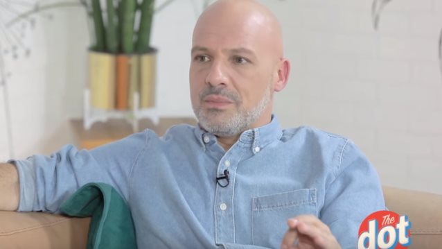 Νίκος Μουτσινάς: Η εξομολόγηση στο DOT | Ο θάνατος της μητέρας του, η «πτώση» &amp; η απόφαση να αλλάξει τη ζωή του