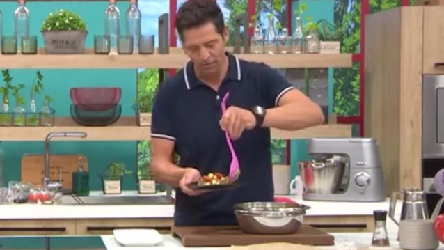 Η Συνταγή της Ημέρας: Ο Απόστολος Ρουβάς ετοίμασε φακές σαλάτα