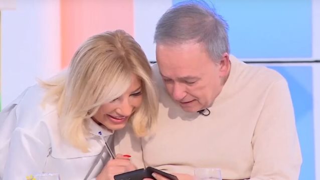 Βούρκωσε ο Ανδρέας Μικρούτσικος on air - "Τι έγινε; Είσαι καλά;"