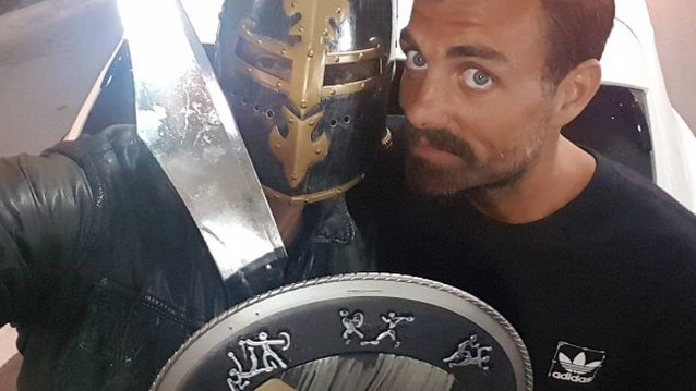 Στέλιος Χανταμπάκης: Επέστρεψε στην Ελλάδα! Τα ξεκαρδιστικά videos στο αεροδρόμιο, οι φρουροί &amp; η αγκαλιά με την Όλγα Πηλιάκη