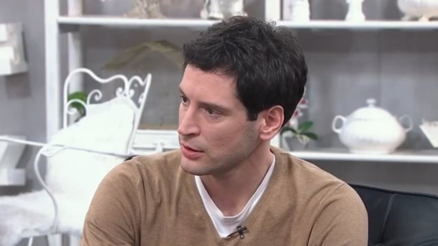 Σπύρος Σταμούλης: &quot;Δεν μπουκάρουμε στα καμαρίνια για να δούμε τους ηθοποιούς χωρίς ρούχα&quot;