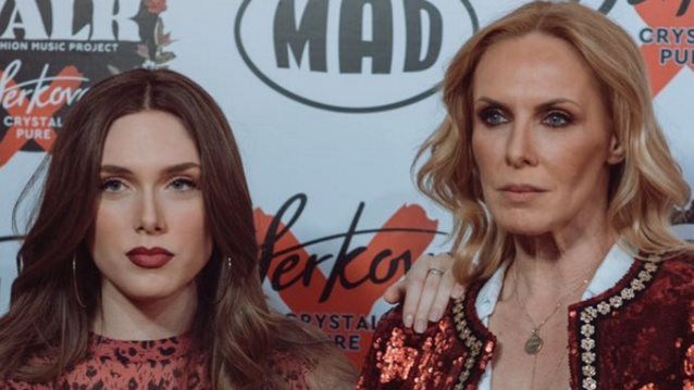 Η Εβελίνα Παπούλια σε νέες λαμπερές φωτογραφίες με την κόρη της Αφροδίτη Λιάντου