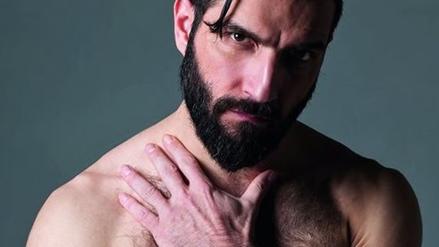 Νίκος Κουρής: Η sexy φωτογράφιση, ο ναρκισσισμός &amp; το γυμνό στη σκηνή