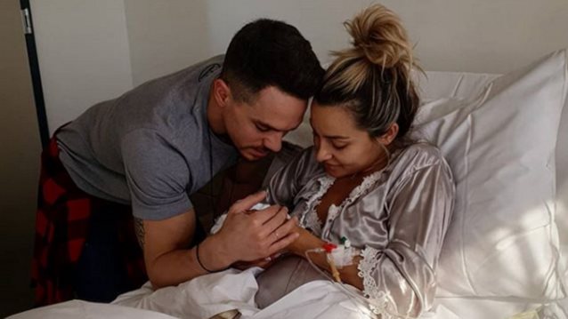 Βασιλική Μιλλούση - Λευτέρης Πετρούνιας: Τα πρώτα Χριστούγεννα ως γονείς | Δείτε την τρυφερή φωτογραφία