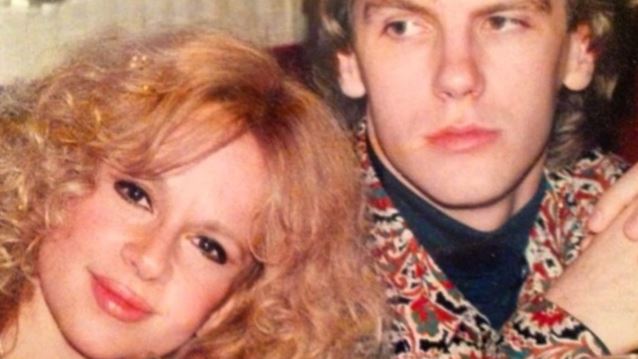 Μια άλλη showbiz | Αλίκη Βουγιουκλάκη και Κώστας Σπυρόπουλος σε καλοκαιρινές διακοπές σχεδόν 30 χρόνια πριν