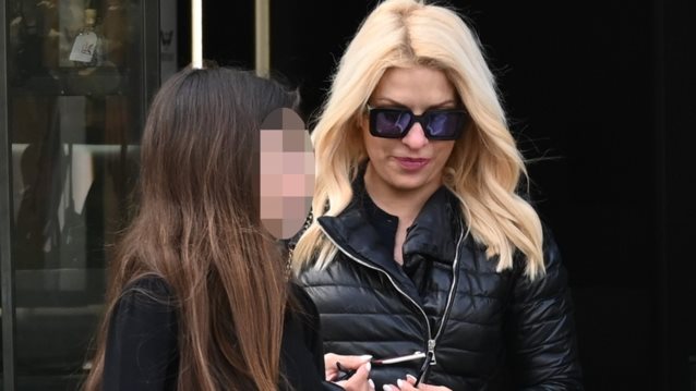 Η Ελένη Μενεγάκη με τη Βαλέρια στην Κηφισιά | Δείτε τις φωτογραφίες