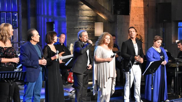 Στην υγεία μας ρε παιδιά | Όσα θα δούμε το βράδυ του Σαββάτου στον ΣΚΑΪ