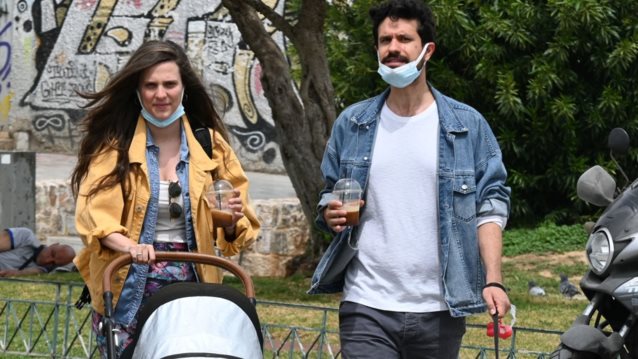 Ο Ορφέας Αυγουστίδης στην πρώτη δημόσια εμφάνιση με τον νεογέννητο γιο του!