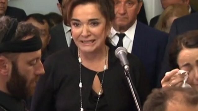 Ντόρα Μπακογιάννη: Tο τελευταίο αντίο στον Κωνσταντίνο Μητσοτάκη: «Σήκω επάνω ψηλέ μου πατέρα»