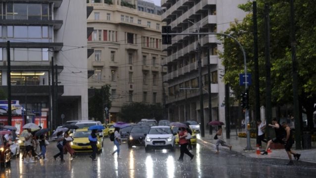 Αστατος ο καιρός την Κυριακή: Σε ποιές περιοχές θα σημειωθούν βροχές και καταιγίδες