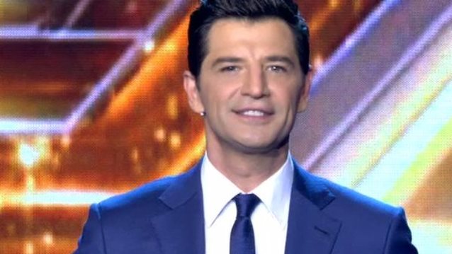 Σάκης Ρουβάς: Τι φόρεσε στο έκτο live του X-Factor