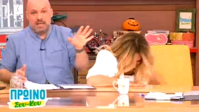Video Of The Day: Όταν ο Νίκος Μουτσινάς έριξε από την καρέκλα τη Μαρία Ηλιάκη: Δείτε το ξεκαρδιστικό video!
