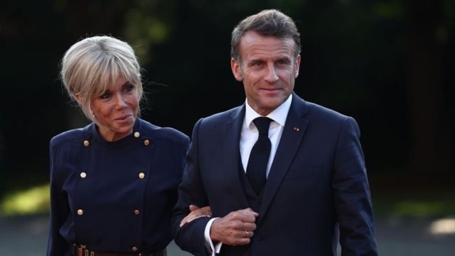 Brigitte Macron | Αγκαζέ με τον Emmanuel Macron κατά την άφιξή τους στη σύνοδο κορυφής του ΝΑΤΟ