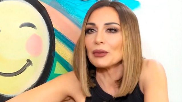 Δέσποινα Βανδή: &quot;Όλο αυτό πάνω στην σκηνή είναι ένας ρόλος. Δόξα τω Θεώ δεν την είδα ποτέ αλλιώς&quot;