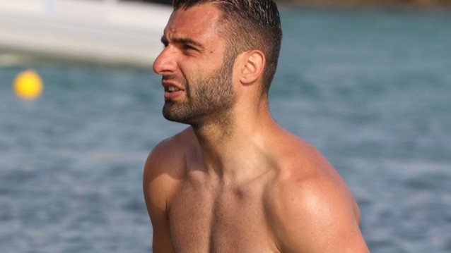 Γιώργος Τζαβέλλας: Πού εντόπισε ο φωτογραφικός φακός τον ποδοσφαιριστή;