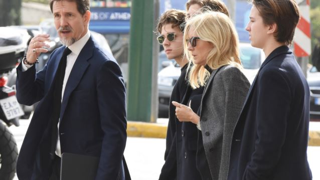 Aide-mémoire | Η μάχη της τηλεθέασης στην εποχή της νέας γαλαζοαίματης ελίτ