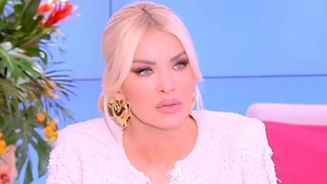 Η Κατερίνα Καινούργιου επέστρεψε στο πλατό μετά την ένταση – "Συγγνώμη, είχαμε μία προσωπική διαφωνία"