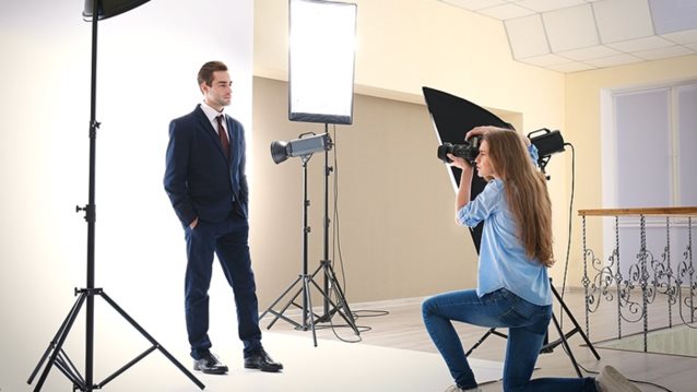 Το Απόλυτο Photo Manual: Το κόλπο για να βγαίνεις πάντα ωραίος στις φωτογραφίες ό,τι σώμα κι αν έχεις