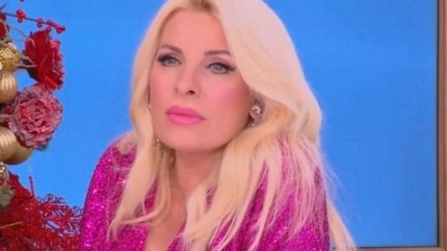 Η Ελένη Μενεγάκη έκανε Χριστούγεννα στην παραλία | Όσα αποκάλυψε για το διήμερό της