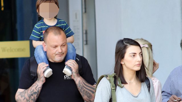 Δημήτρης Σκαρμούτσος: Οικογενειακές στιγμές με τη σύζυγο και τον γιο του