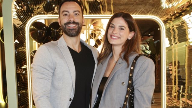 Ο Σάκης Τανιμανίδης εύχεται στη Χριστίνα Μπόμπα | Οι τρυφερές φωτογραφίες με τη σύζυγό του