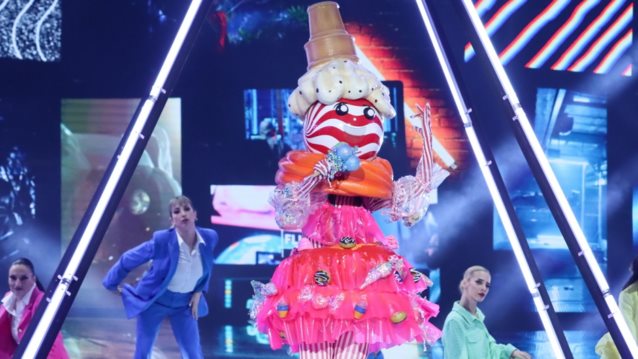 The Masked Singer - Τελικός | Η πρώτη αποκάλυψη της βραδιάς! Δεν φαντάζεσαι ποιος ήταν πίσω από &quot;Το Παγωτό&quot;